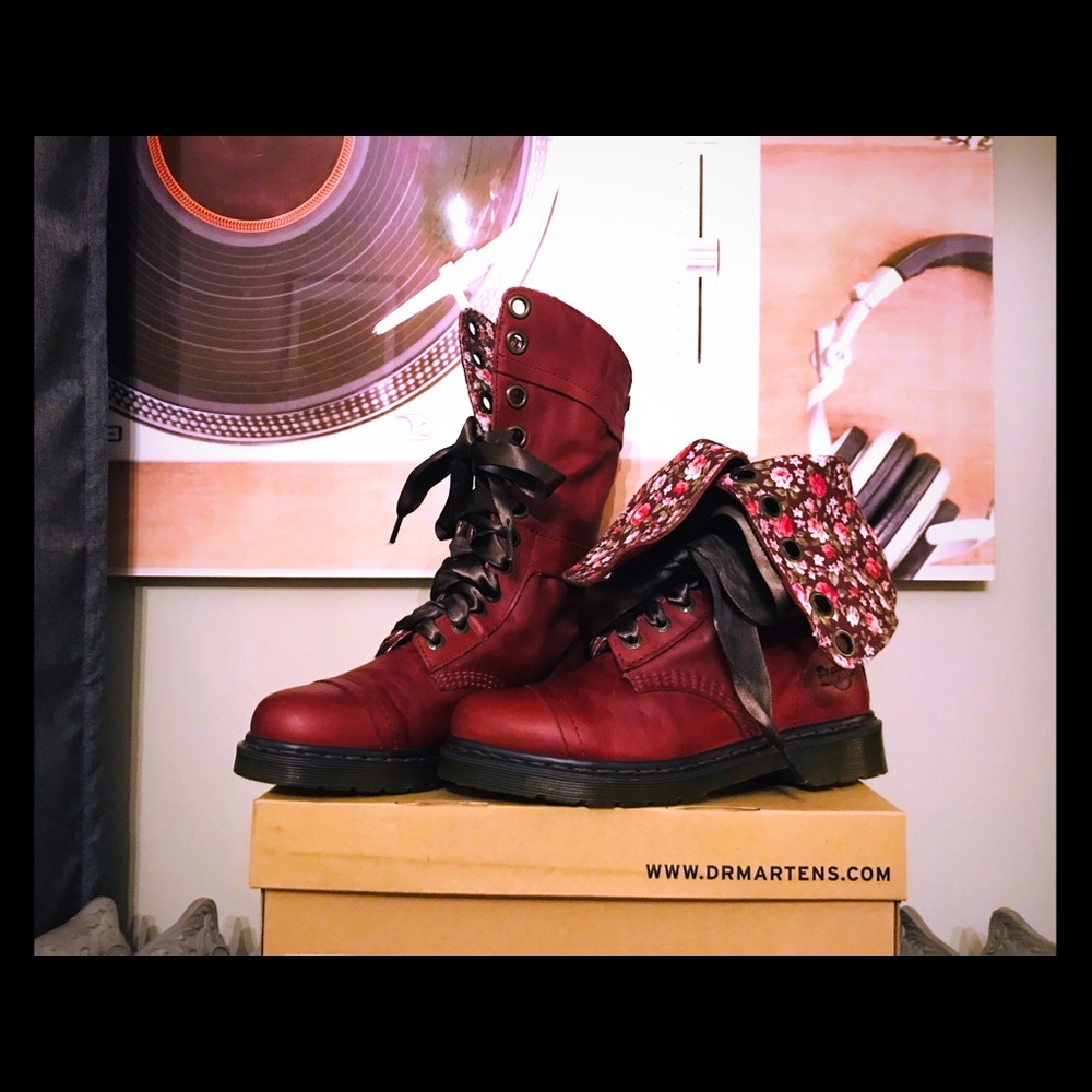 Dr. Martens Triumph Leather Floral size 8